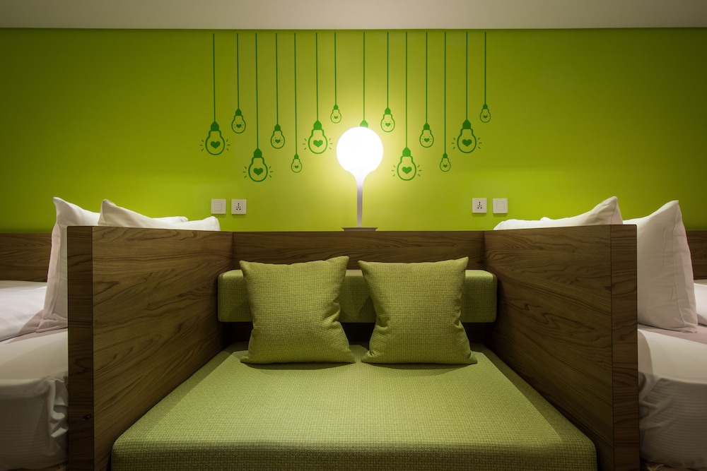 GREEN WORLD HOTEL ZHONGHUA 63/80