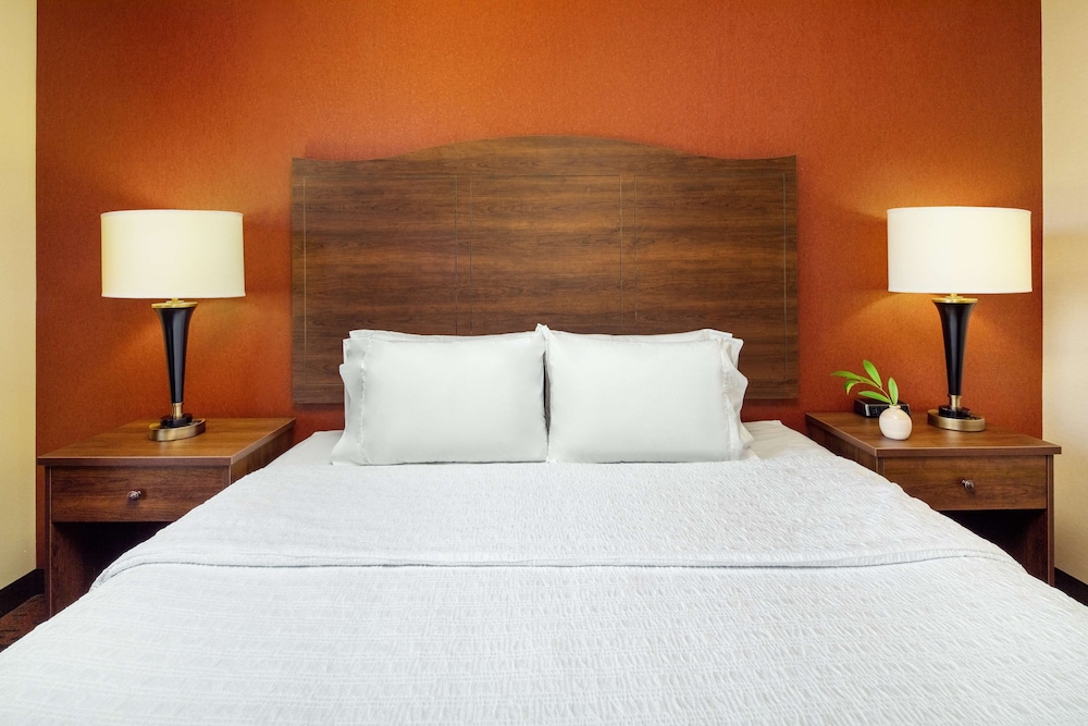 Hampton Inn And Suites Scottsdale Riverwalk photo2