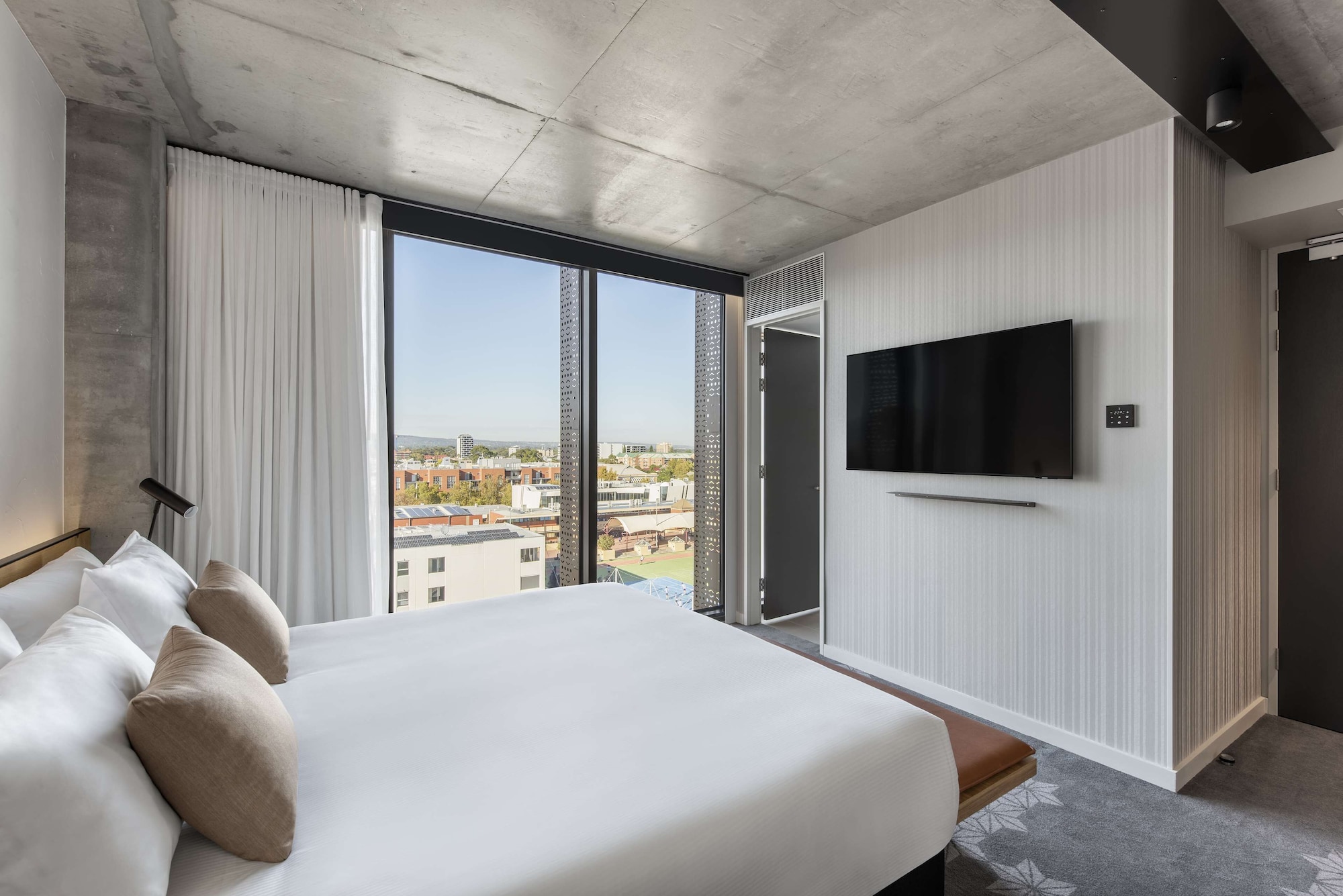 SUPERIOR, KING BED