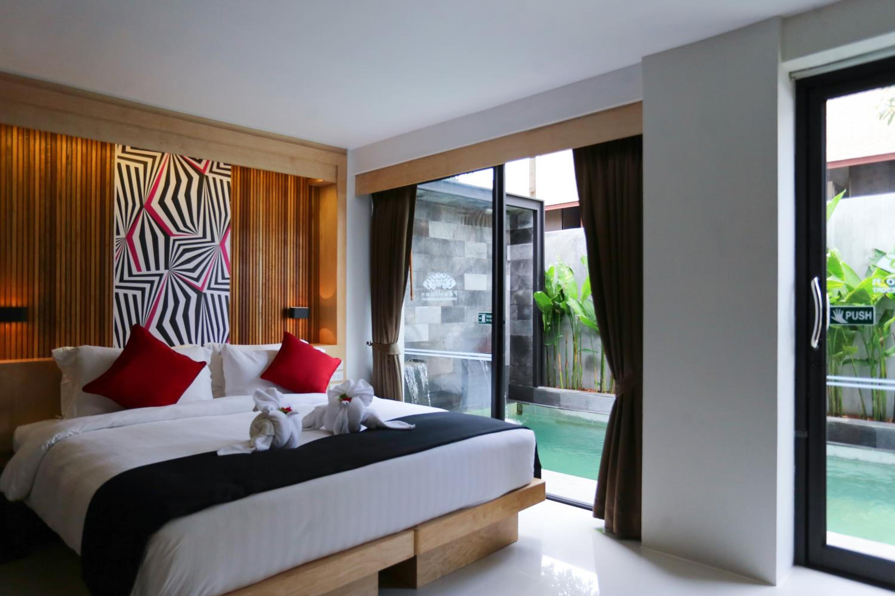 2 Bedrooms, Grand, Pool, Villa