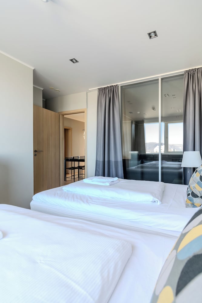 4 BEDROOMS, APARTMENT