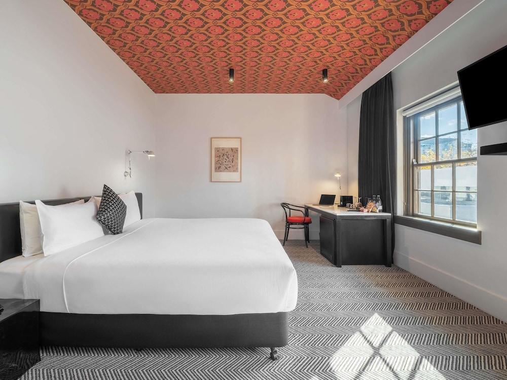 SUPERIOR, KING BED