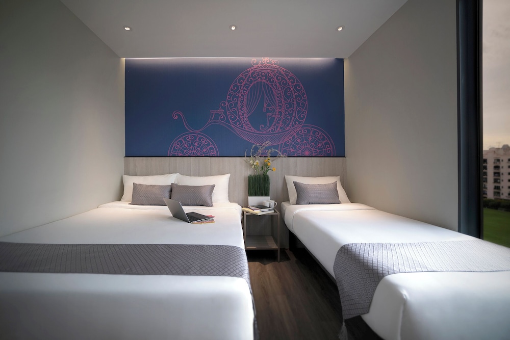 Hotel 81 Lucky 11/22