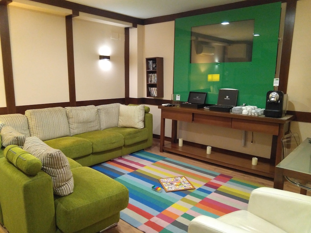 Suites Gran Via 44 Hotel 35/51