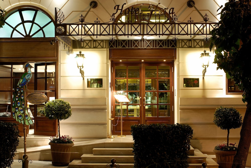 Hera Hotel 3/39