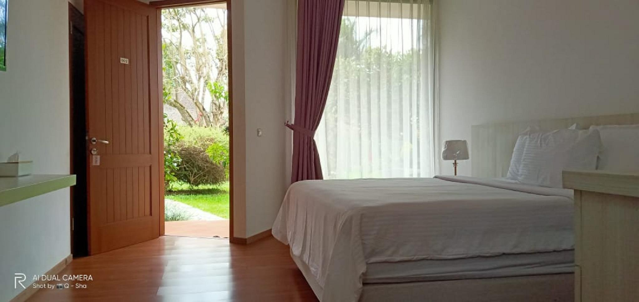 Super, Deluxe, Garden View