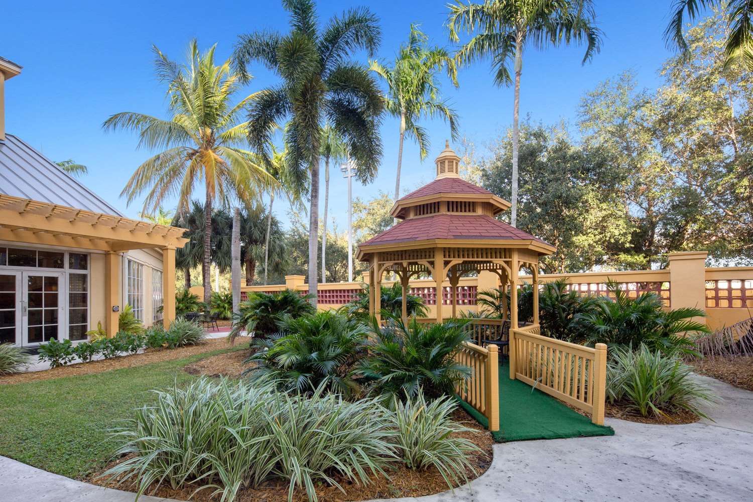 La Quinta Inn and Suites by Wyndham Miami Airport West 53/60