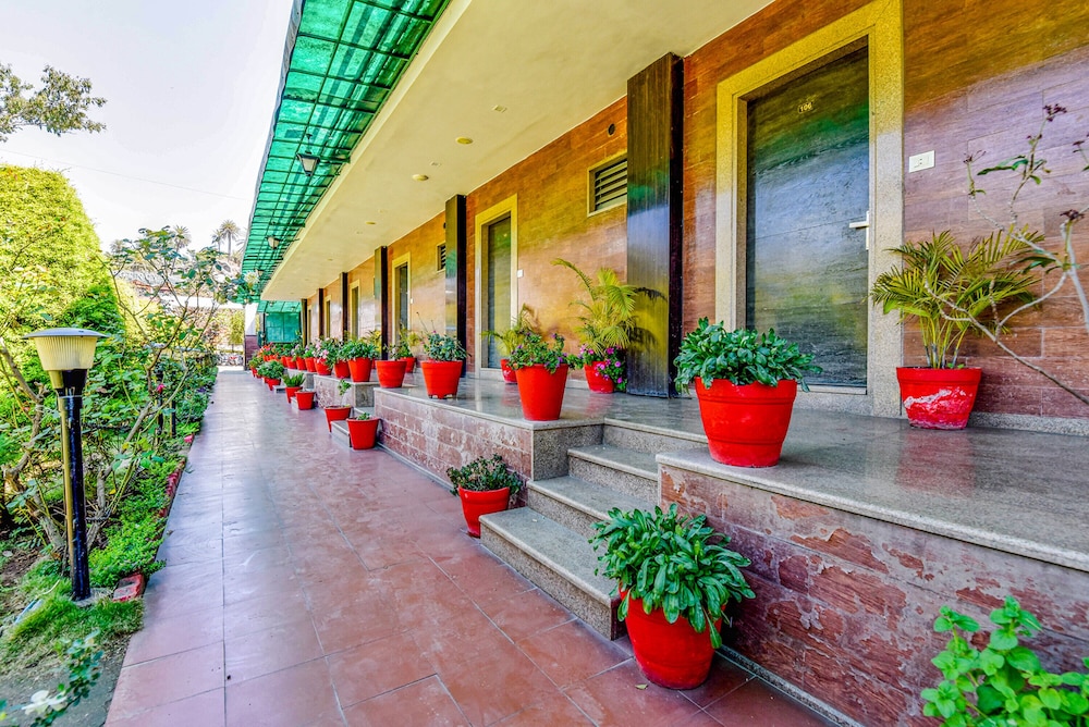 Royal Garden Retreat 21/25