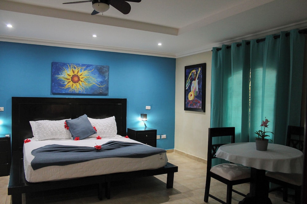 DELUXE, SUITE, KING BED