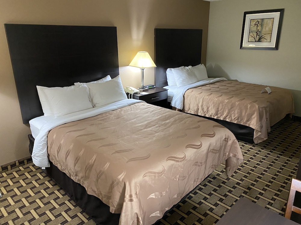 Quality Inn Morton at I-74 17/32