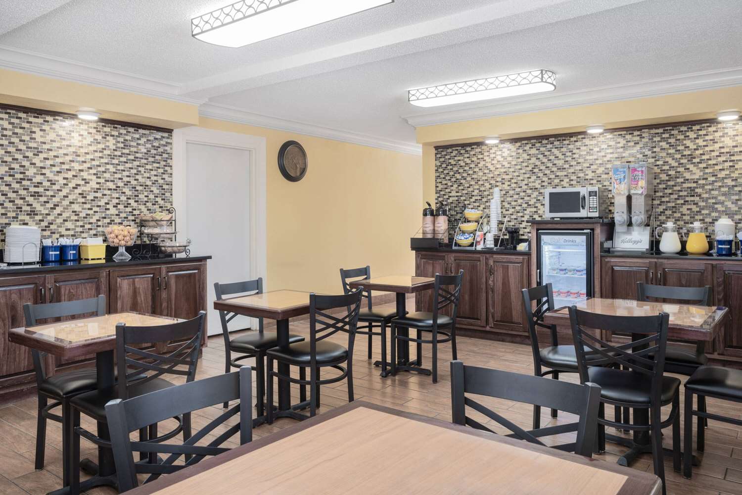 Days Inn By Wyndham Macon I-475 20/25