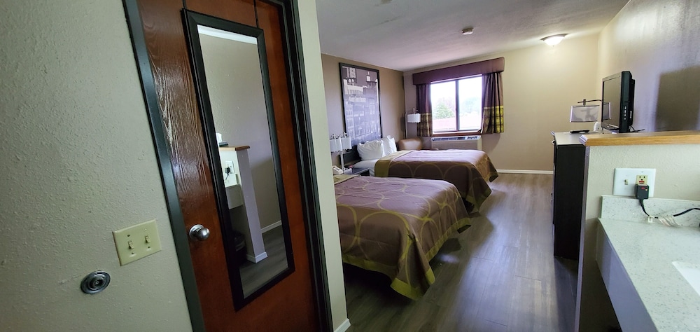 Super 8 by Wyndham Paris TN 21/31