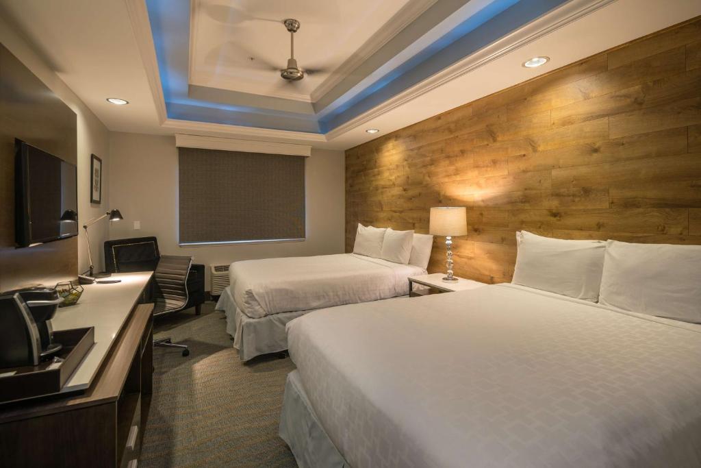 Space, 2 Queen Beds