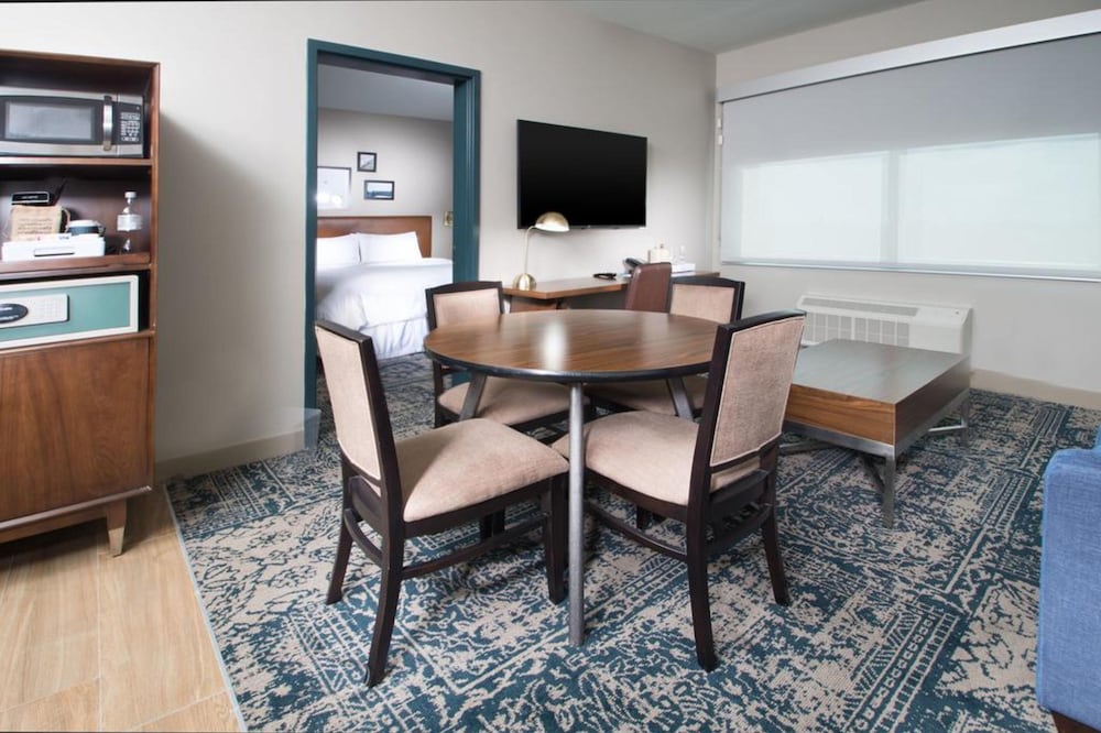 FOUR POINTS BY SHERATON HOUSTON INTERCONTINENTAL AIRPORT 37/39