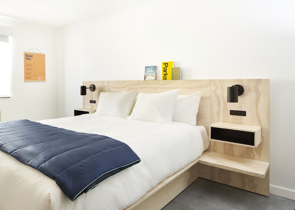 ROOM, KING BED, ACCESSIBLE