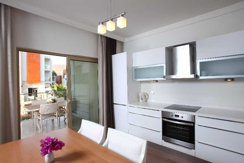 Sundance Suites Hotel 20/20