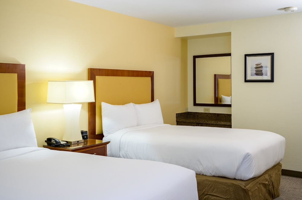 Airtel Plaza Hotel and Conference Center 11/62