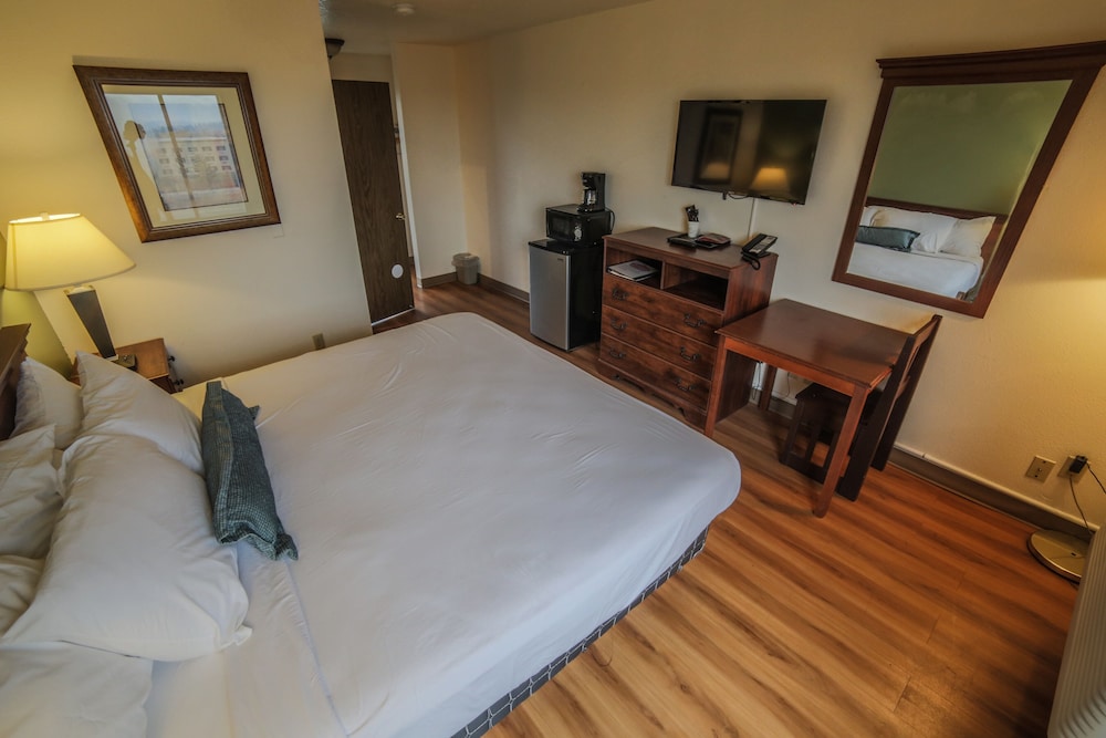 Sunnyside Inn & Suites 26/52