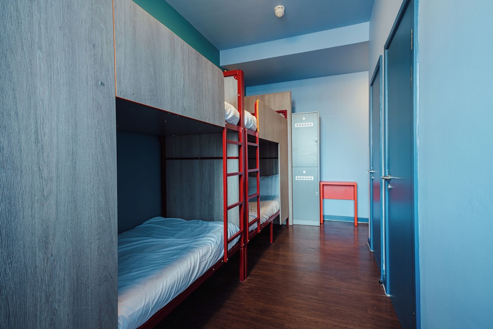 FEMALE DORM, 6 BEDS