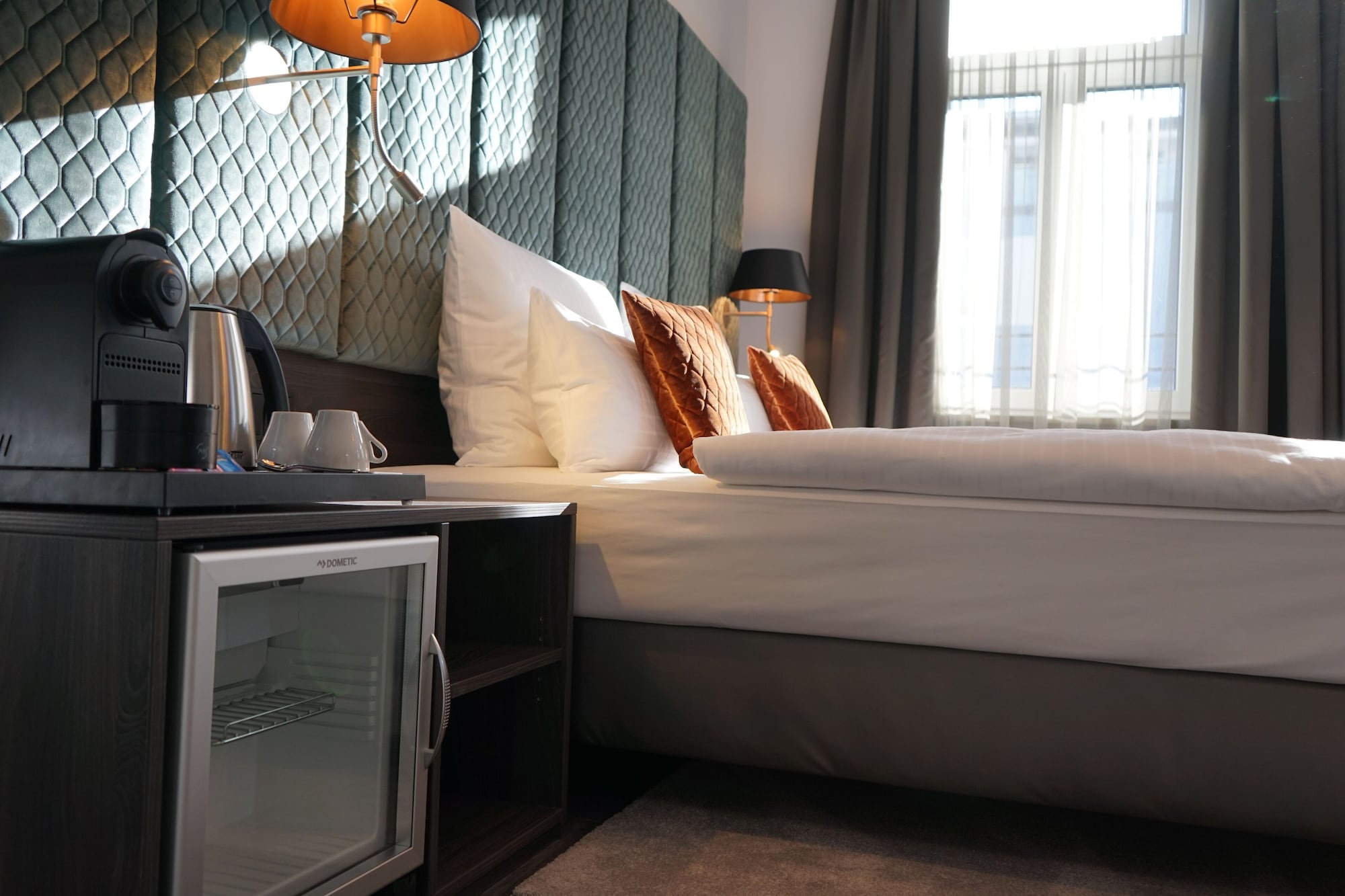 DELUXE, DOUBLE BED