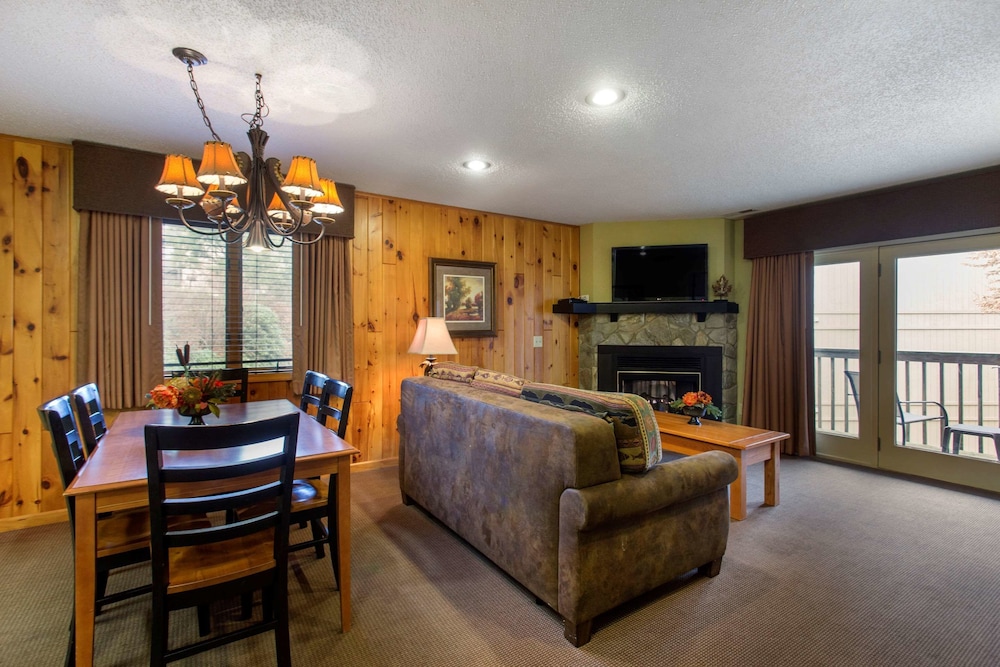Bluegreen Vacations Blue Ridge Village, an Ascend Collection Resort 23/40