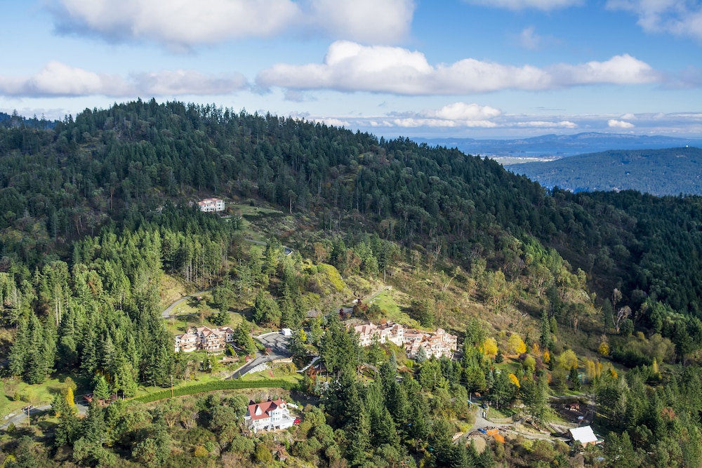 Villa Eyrie Resort 28/44