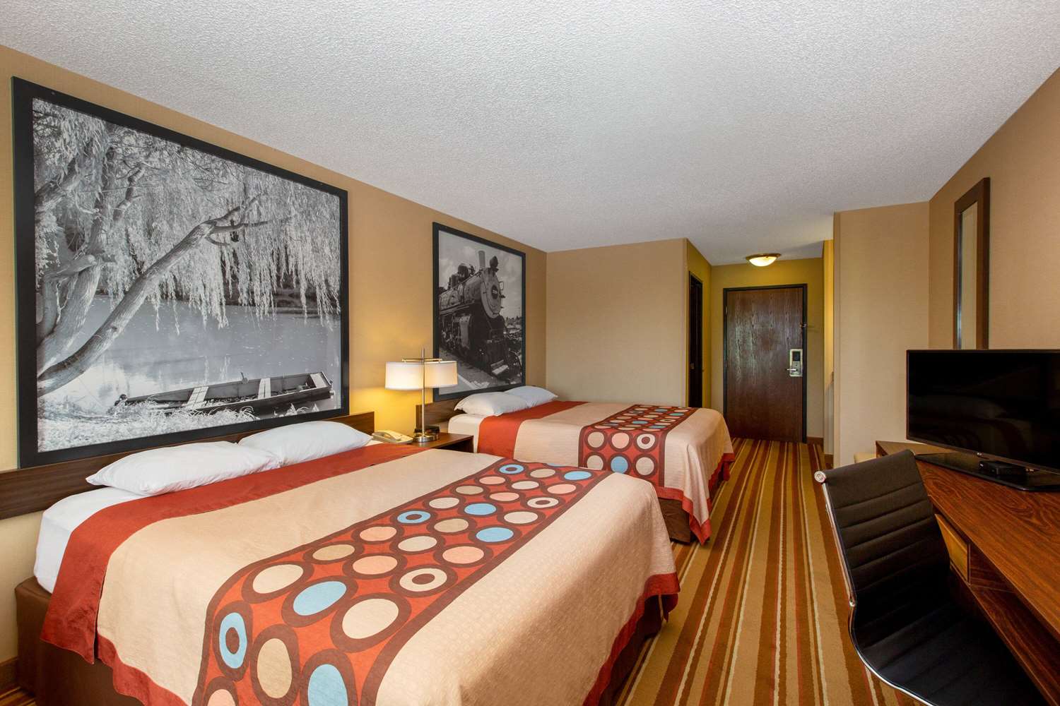 Super 8 By Wyndham Salina I-70 11/29