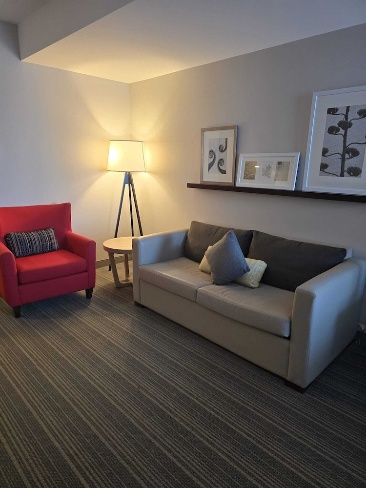 Country Inn and Suites By Radisson Belleville ON 29/49