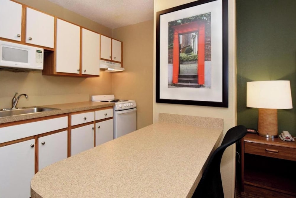 غرفة بسريرين مزدوجين بمطبخ، Studio 6 Extended Stay South Bend Mishawaka South IN 9/10