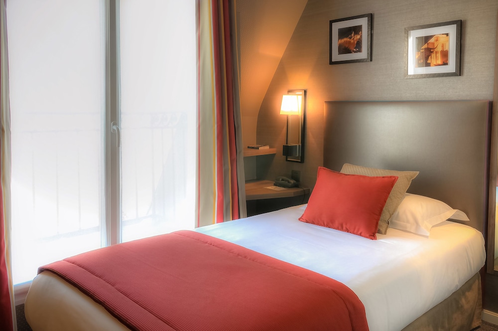 ROOM, SINGLE