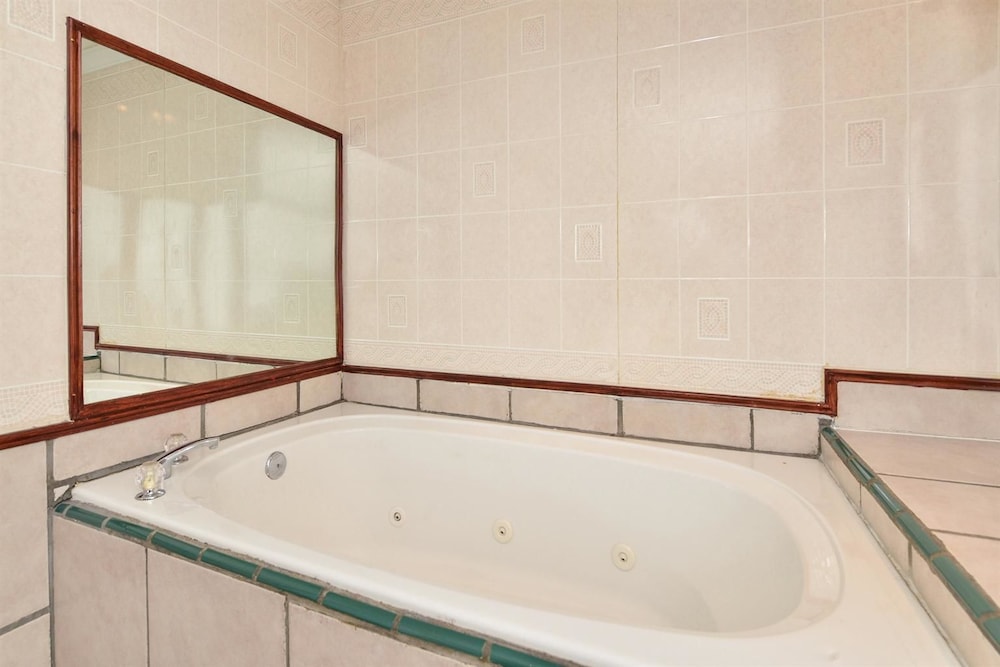 Americas Best Value Inn & Suites Kansas City 18/36
