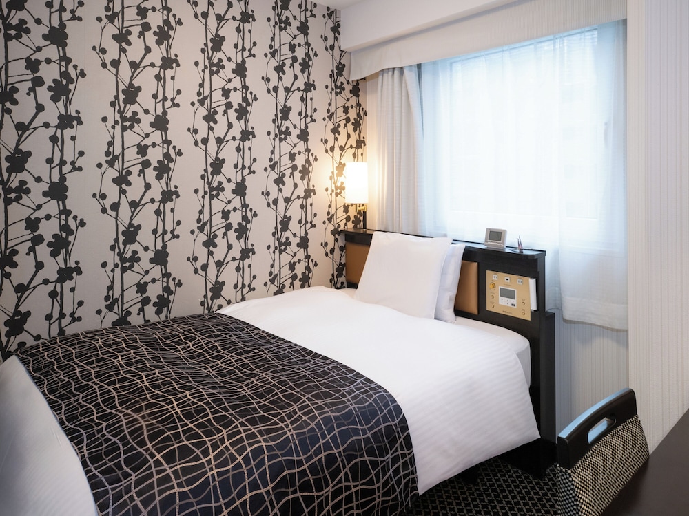 ROOM, SINGLE