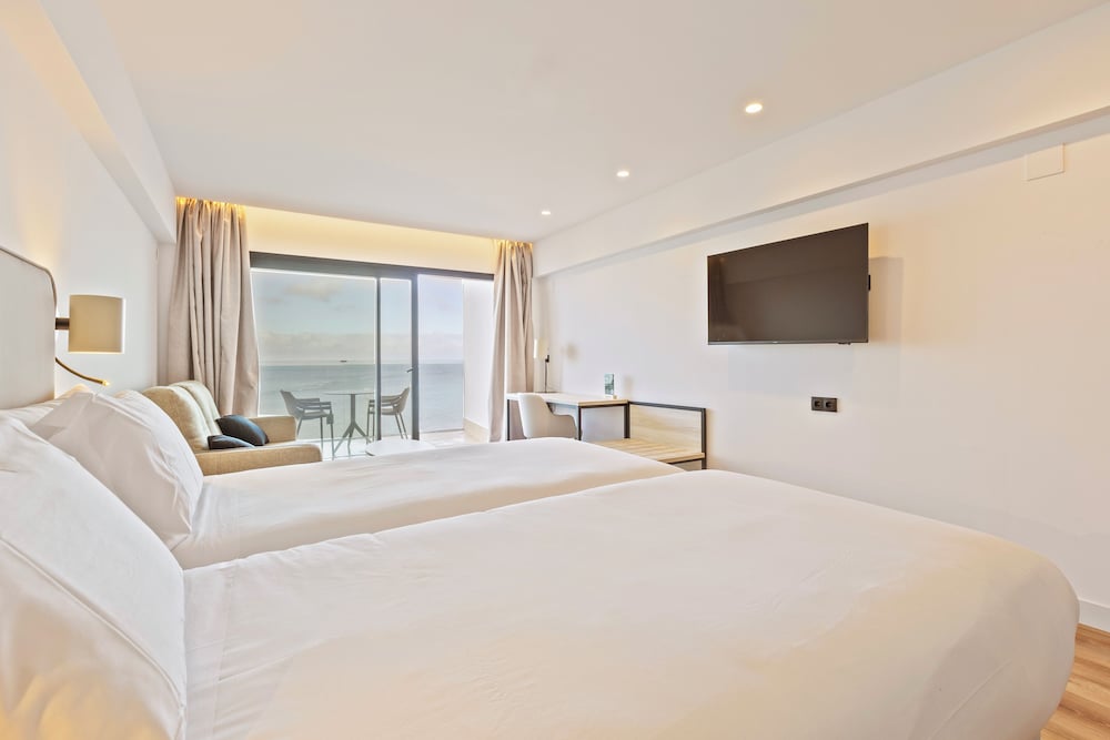 Family, Double Bed, Sea Front, Sofa, Terrace