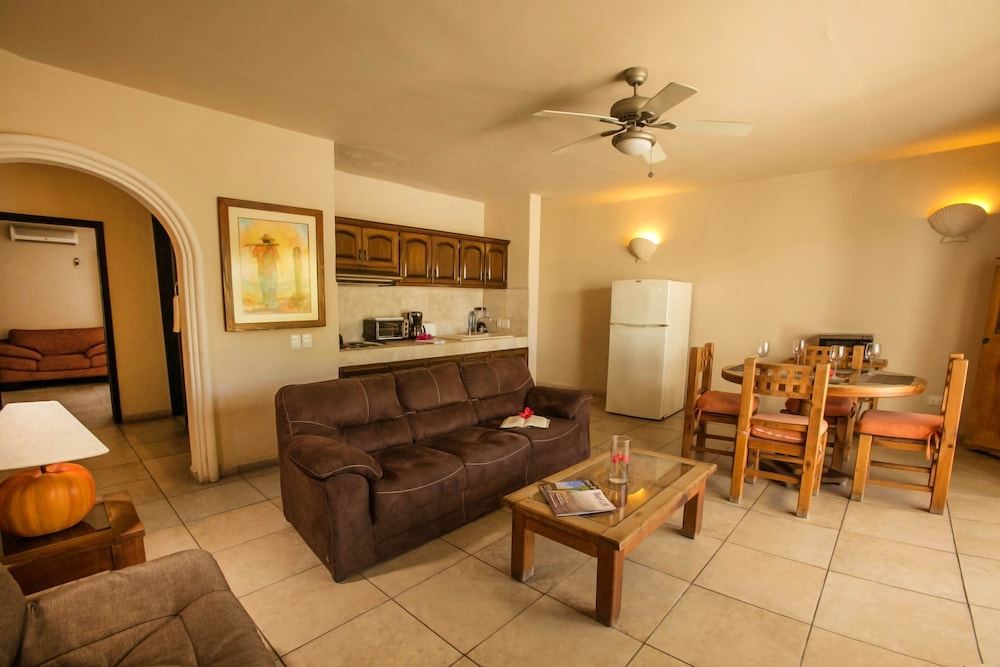 Club Del Moro Hotel Suites 44/72