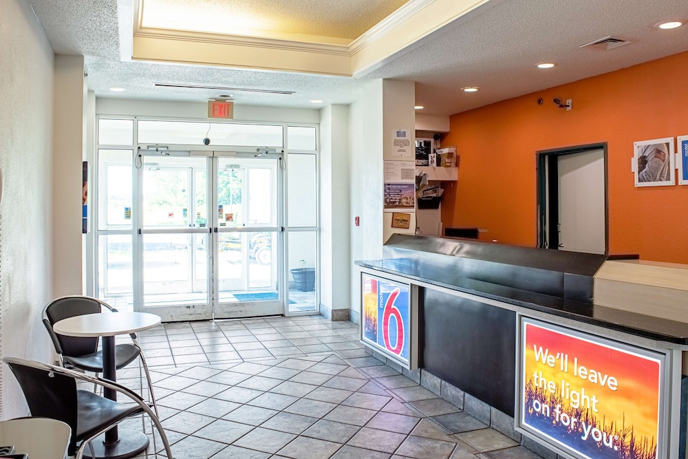 Motel6 Seymour, IN - North 40/51