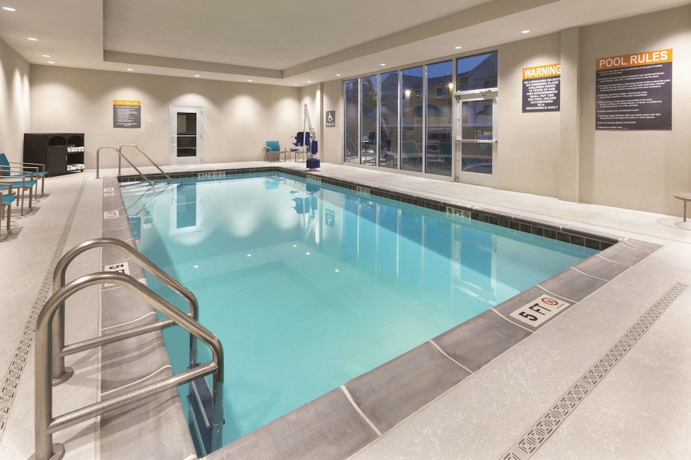 La Quinta Inn & Suites By Wyndham Terre Haute 5/44
