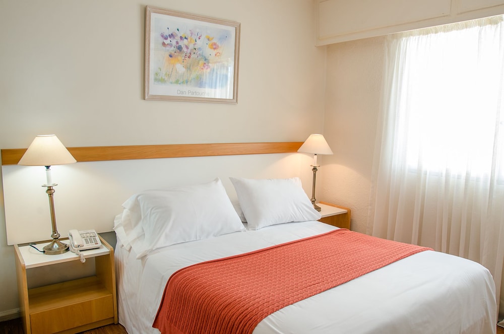 Sunset Beach Hotel 16/68