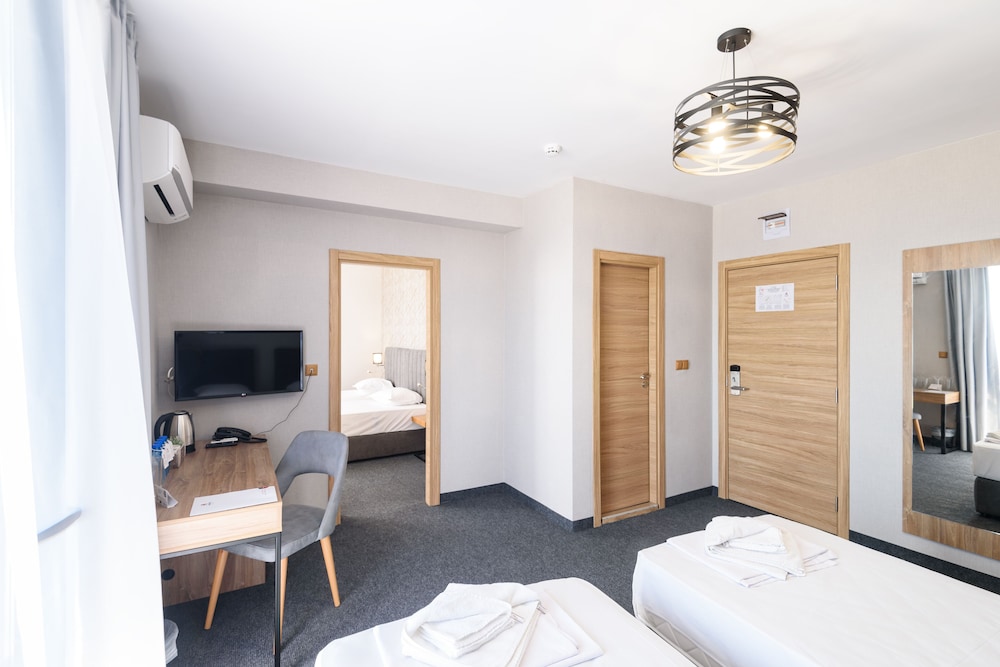 Avenue Hotel 28/50