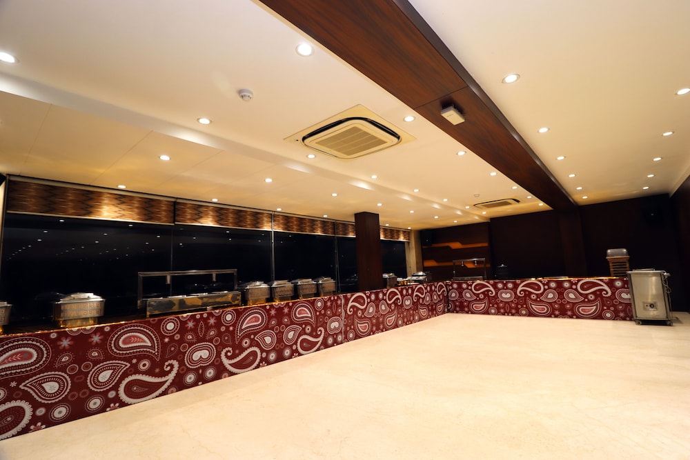 Hotel Rajhans Regent 8/48