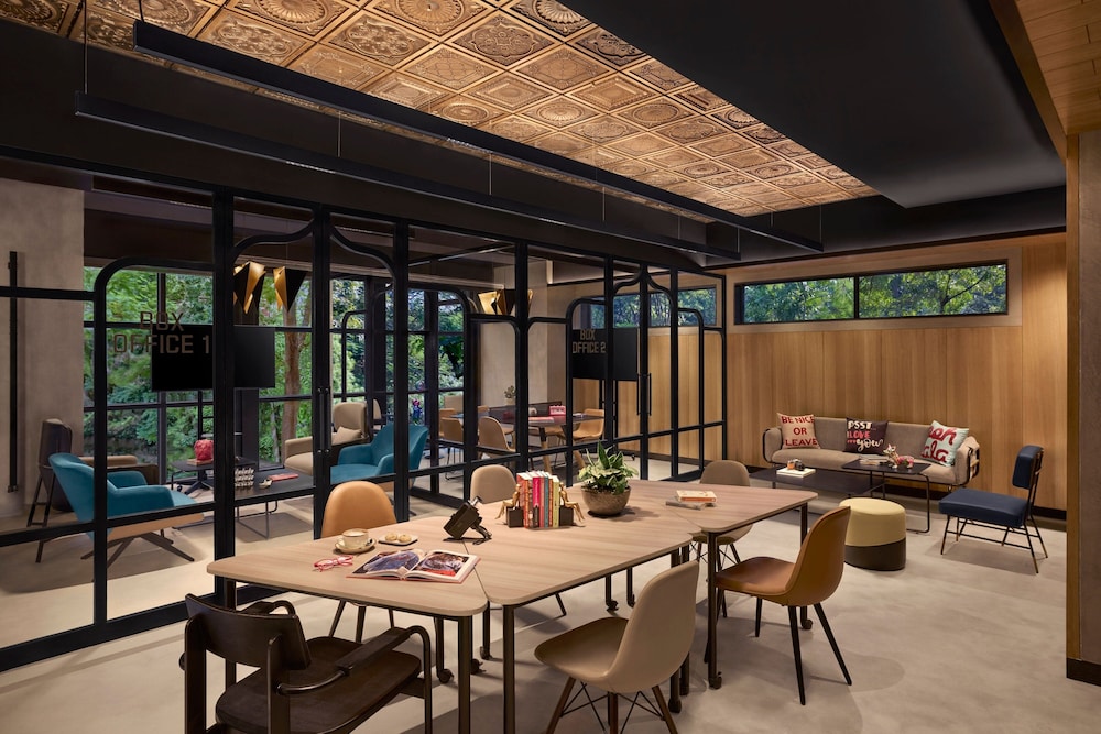 Moxy Mumbai Andheri West 26/40