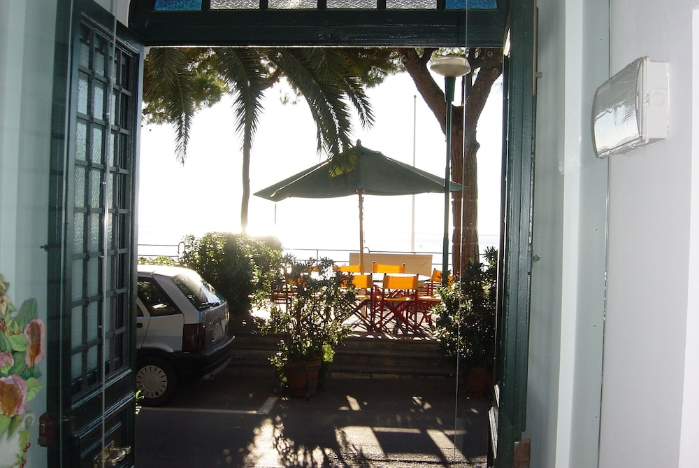 Hotel Beau Rivage 38/50