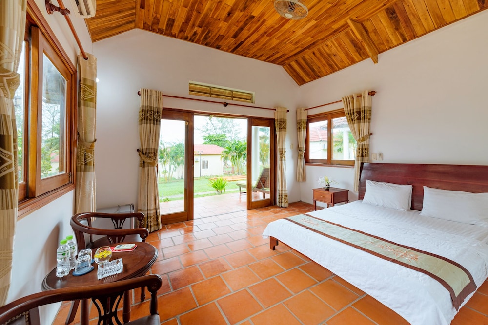 bungalow, garden view