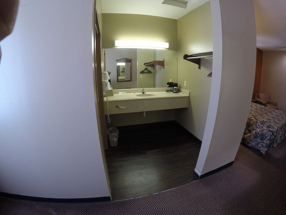 Americas Best Value Inn La Porte 28/46