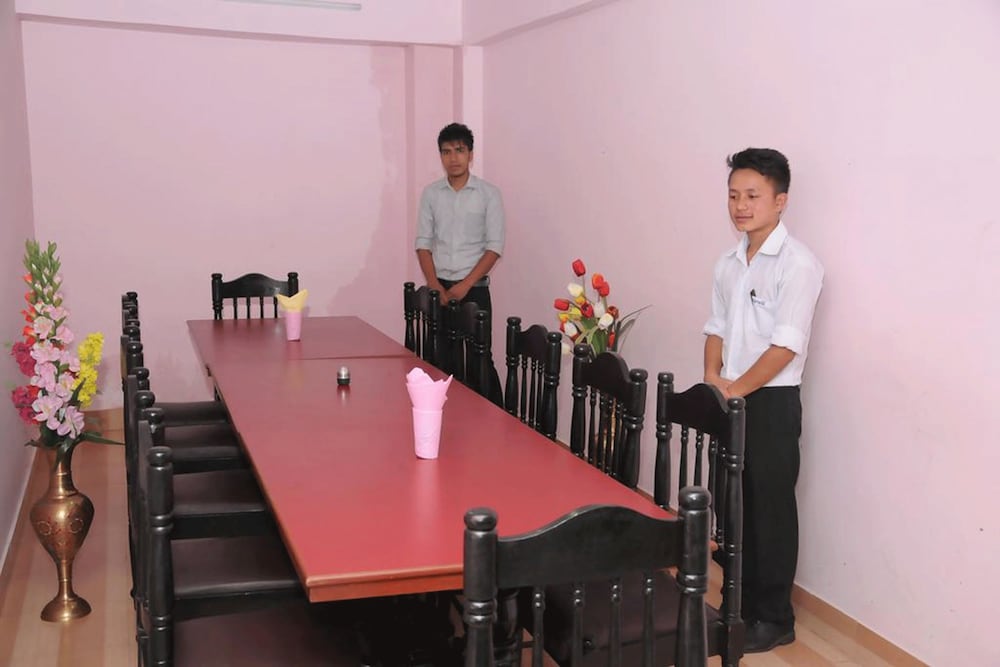 Shiva Shankar Hotel 27/32