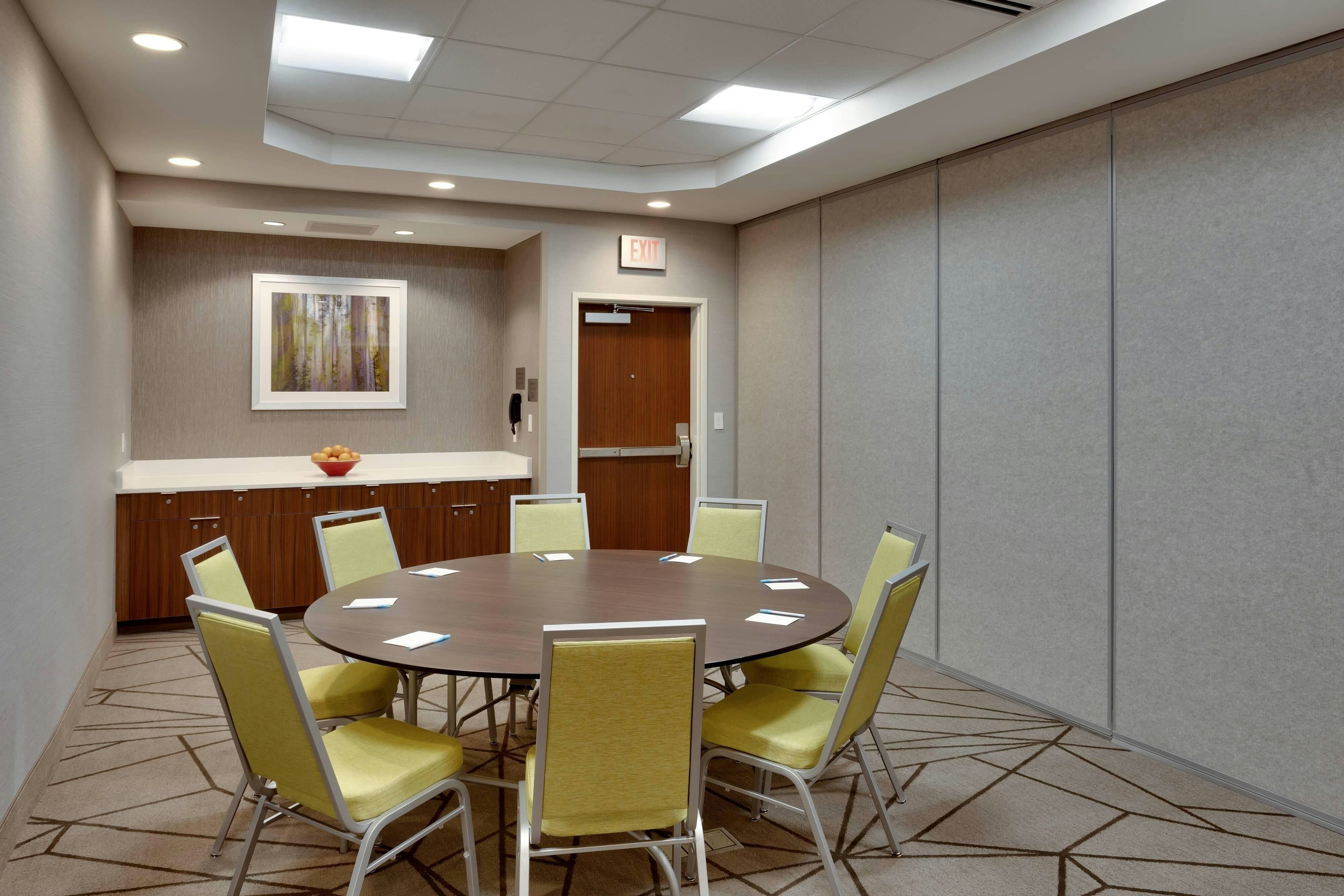 Fairfield Inn & Suites by Marriott Springfield North 36/47
