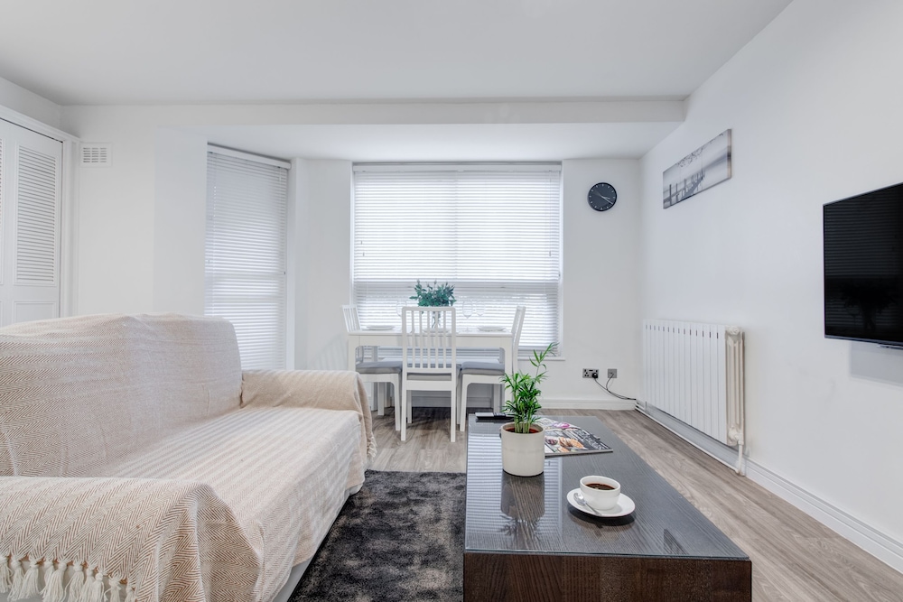 Sherborne court 20/50