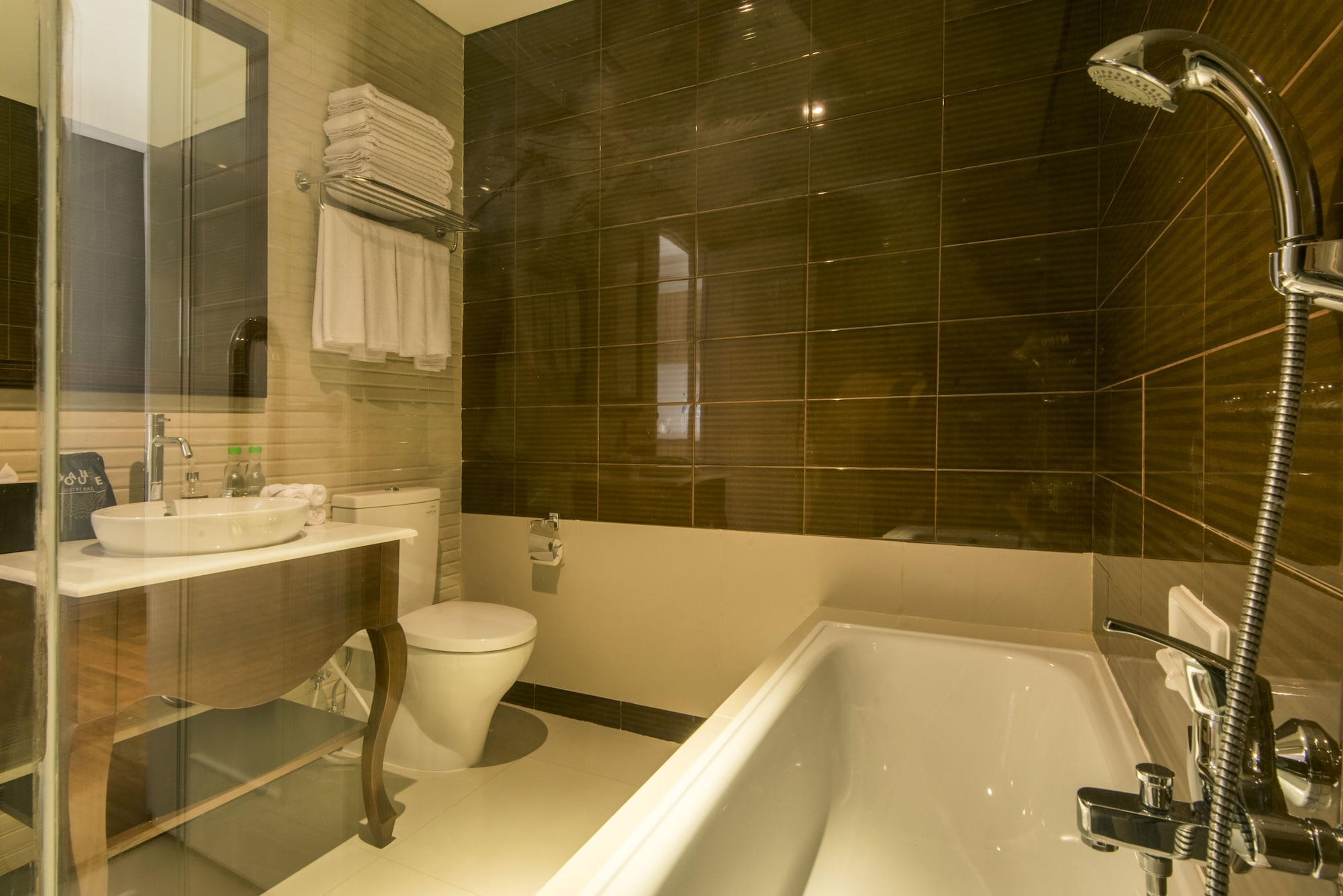 غرفة عائلية بسرير كينج وسرير بطابقين، Yans House Hotel Bali 6/7
