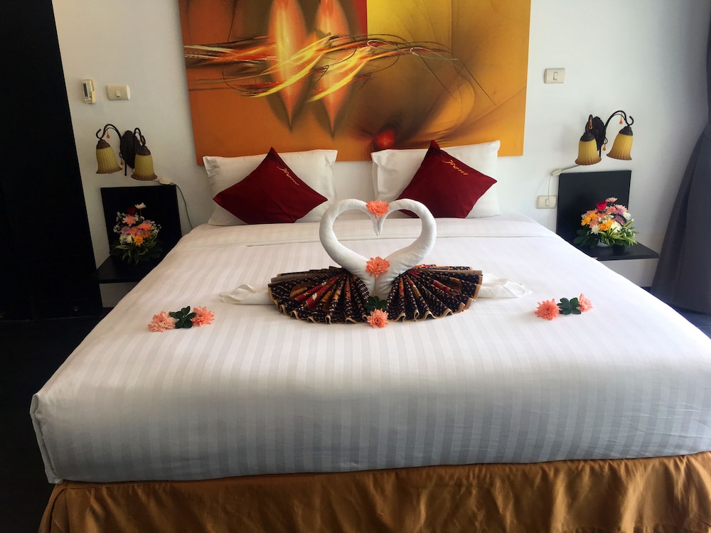 2 BEDROOMS, DELUXE, APARTMENT, OCEAN FRONT