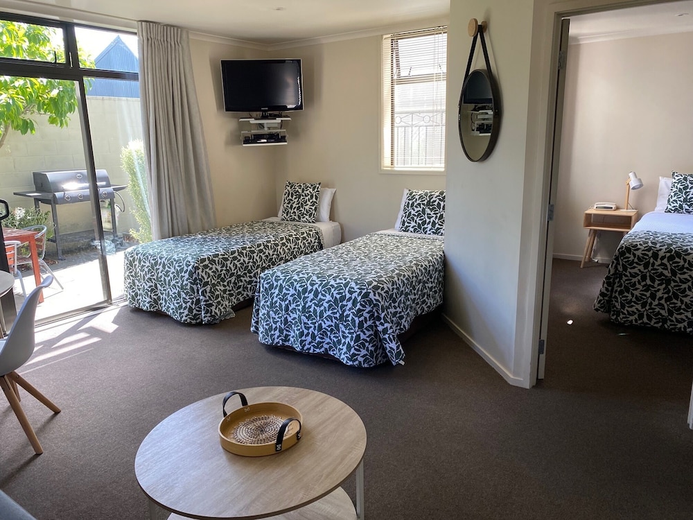 Alpine Lake Motor Lodge 28/46
