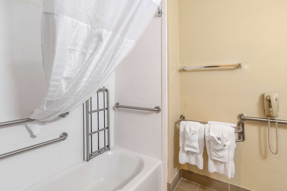Comfort Inn & Suites South Hill I-85 22/22